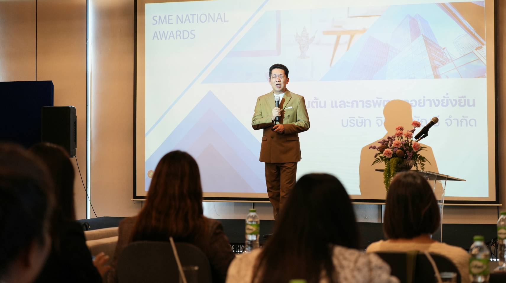 “จิรการบัญชี” รับเกียรติเป็นวิทยากรพิเศษ เผยเคล็ดลับความสำเร็จบนเวทีโรดโชว์ SME National Awards ครั้งที่ 18 รูปที่ 1